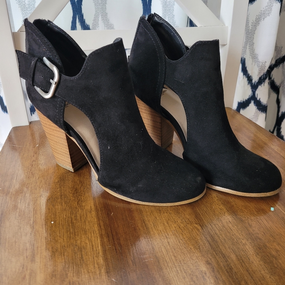 Black heels